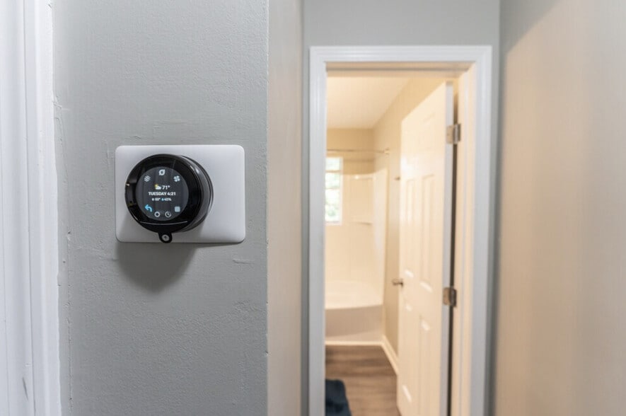 Building Photo - Private Furnished Room in Shared House