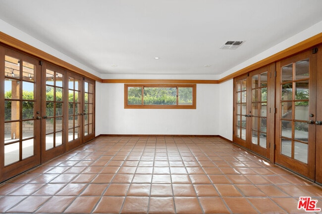 Building Photo - 5942 Paseo Cyn Dr