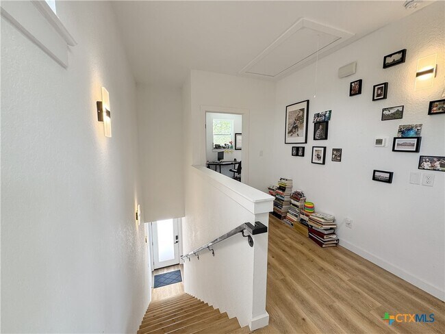 Building Photo - 1200 Willow Dr