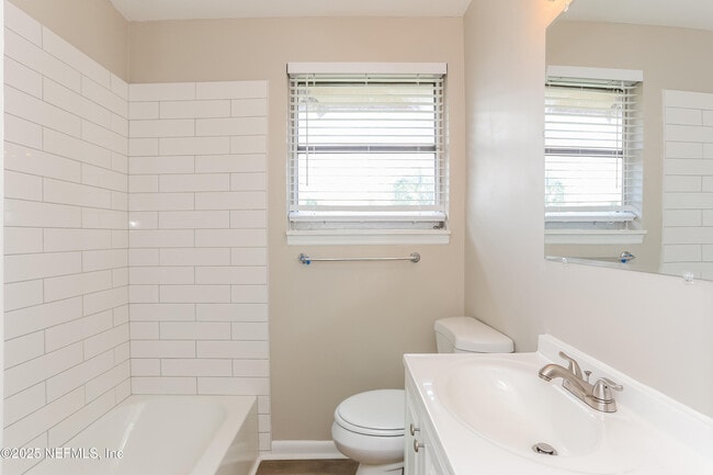 Building Photo - 6603 Syringa Ln