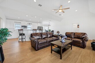 Building Photo - 747 Waypoint Dr