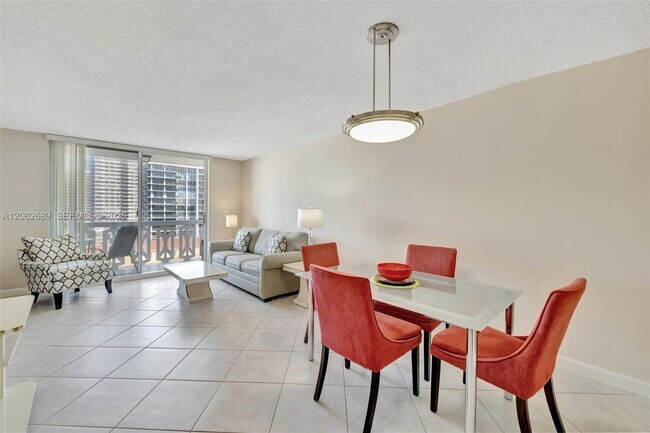 Building Photo - 3113 S Ocean Dr