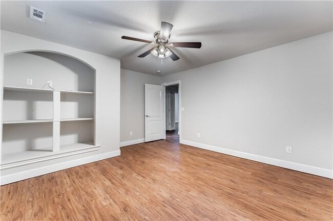 Building Photo - 604 NW 17th Ct