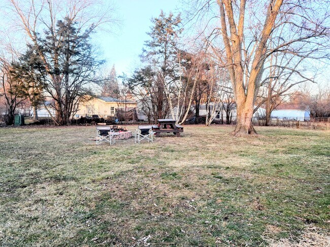 Building Photo - 16 W Eden Ct