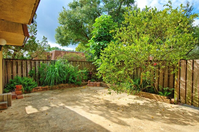 Building Photo - Middlebrook Pines Townhome