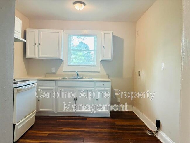 Building Photo - 606 S Ellis St