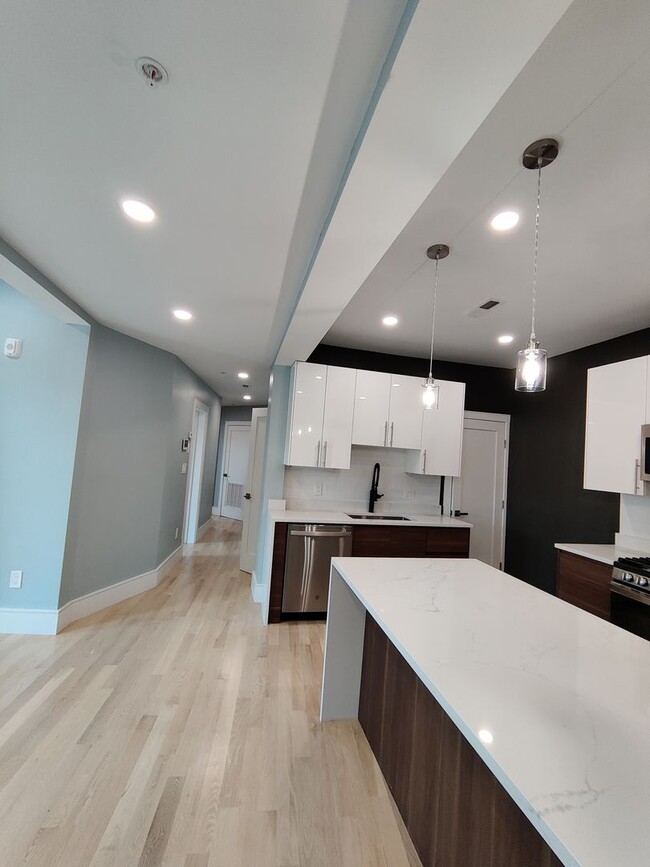 Building Photo - New Apartment on Washington SQ. Central He...