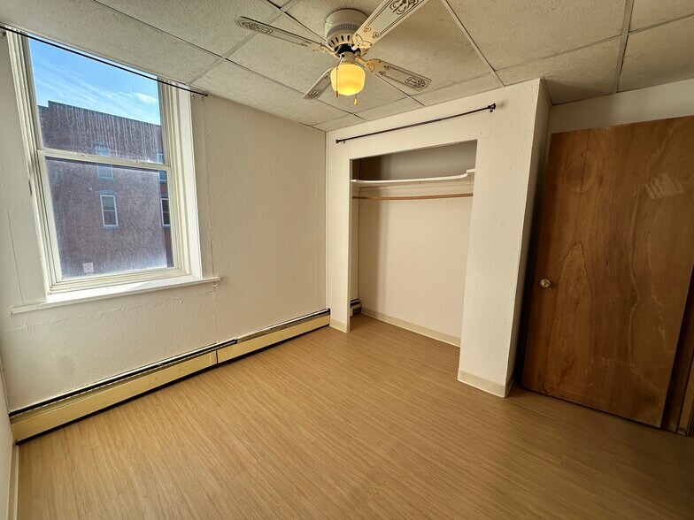 Building Photo - 516 Broadway St S