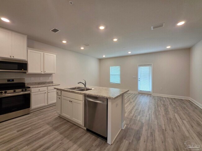 Building Photo - 9011 Golden Eye Dr