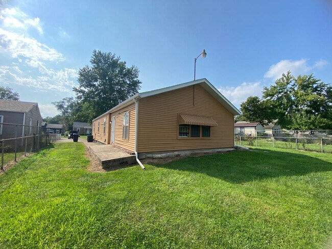 Building Photo - Finley St. 3217