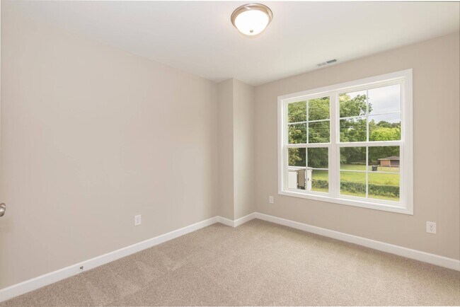 Building Photo - 3 Bed/2.5 Bath Home!