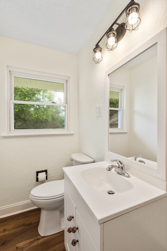 Building Photo - 1331 Phils Dr