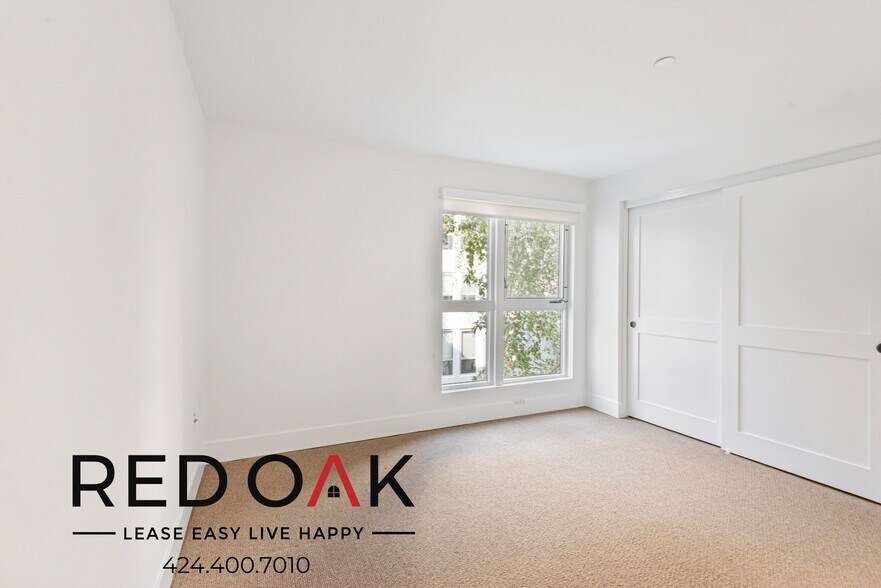 Building Photo - 1168 S Barrington Ave