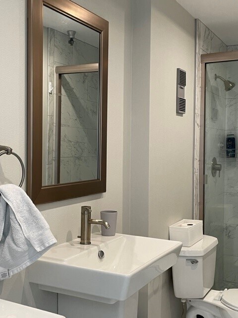 Bathroom 2 - 625 Esplanade