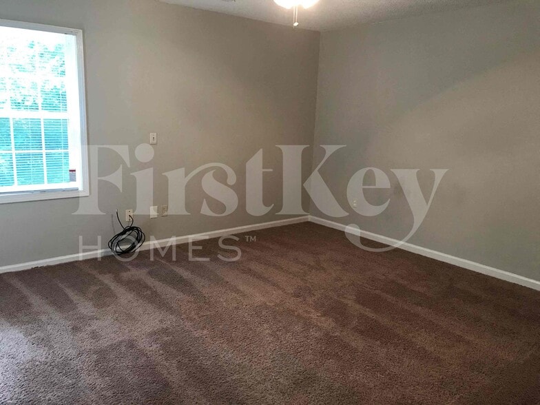 Building Photo - 1201 Creekwood Cove