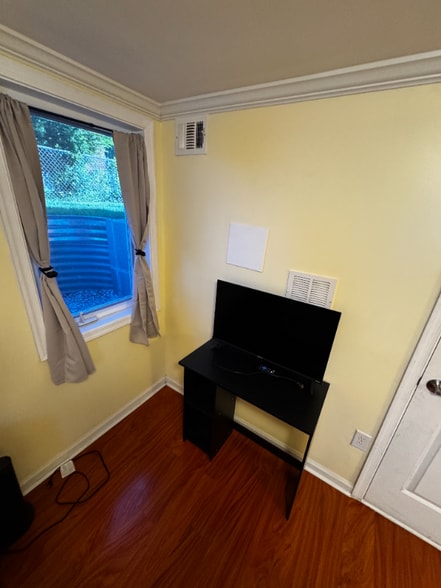 Building Photo - 4008 24th Ave