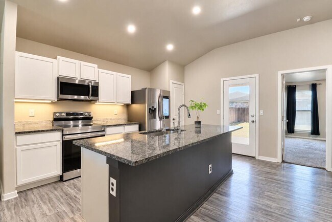 Building Photo - 9425 Ratliff Ridge Ave