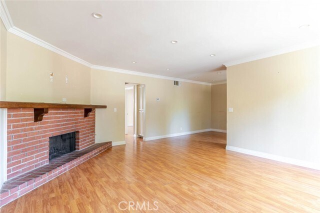 Building Photo - 909 E Garfield Ave