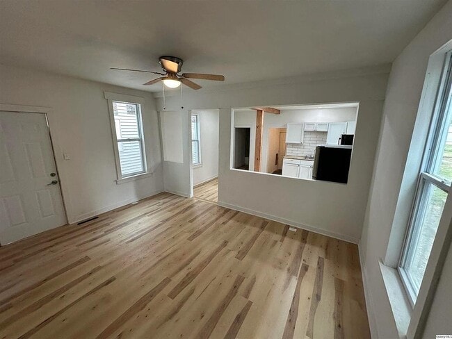 Building Photo - 836 Adams St