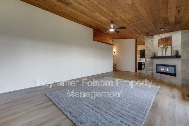 Building Photo - 5800 McKinley Dr