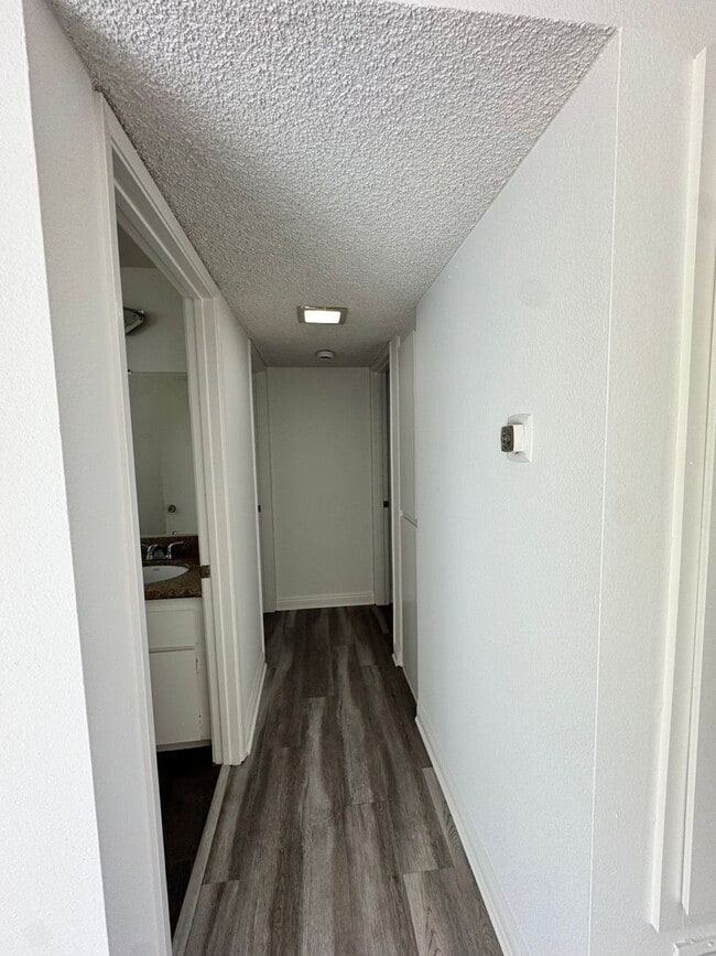 Building Photo - 17762 Paseo Cir
