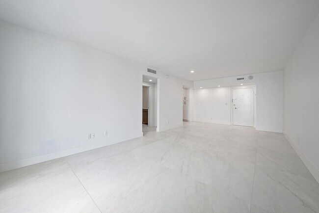 Building Photo - 2840 S Ocean Blvd