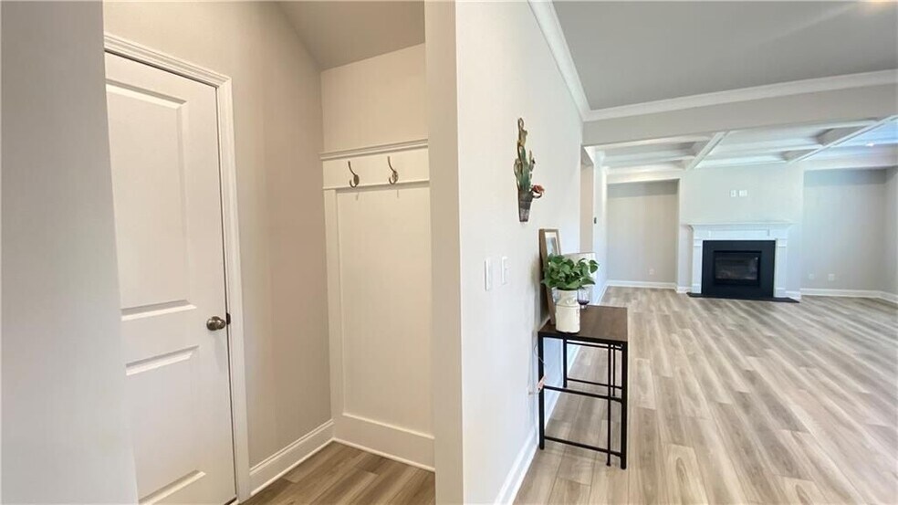 Building Photo - 4570 Silver Oak Dr SW