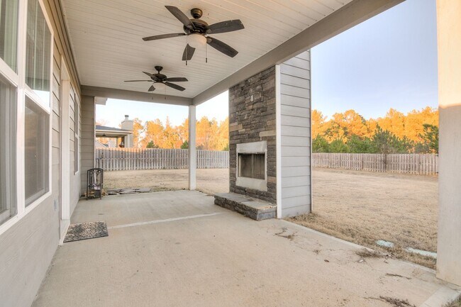 Building Photo - Large House in Grovetown!
