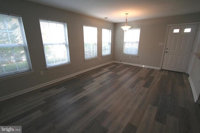 Building Photo - 6233 Sandpiper Ct