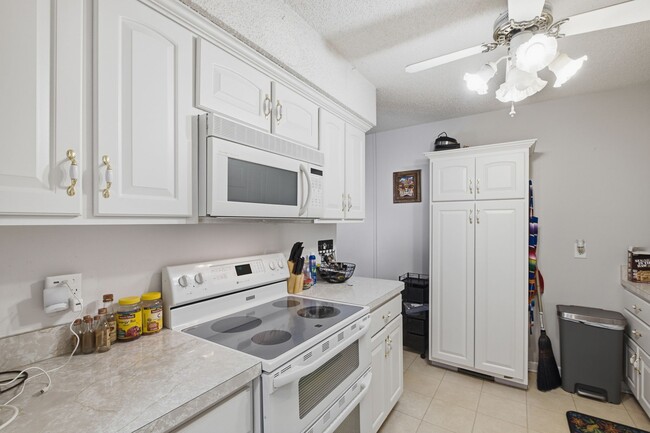 Building Photo - 4812 Sierra Dr