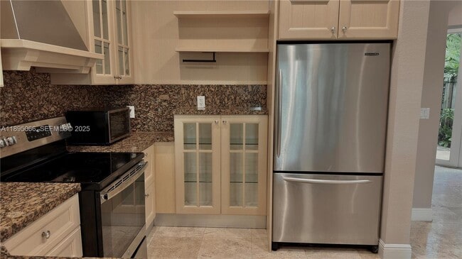 Building Photo - 210 SW 9th St