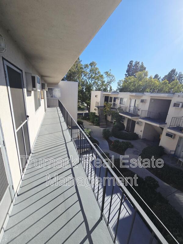 Building Photo - 345 E Tujunga Ave