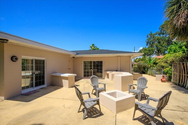 Building Photo - 105 John Anderson Dr