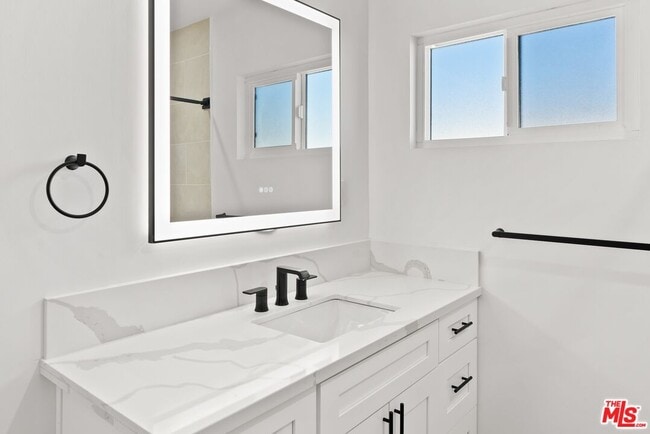 Building Photo - 4014 La Salle Ave