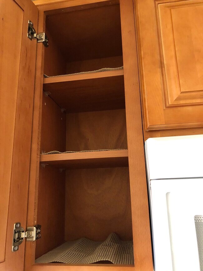 Building Photo - 32 Lakeview Cir