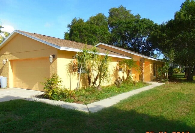 Building Photo - 902 Plum Tree Ln