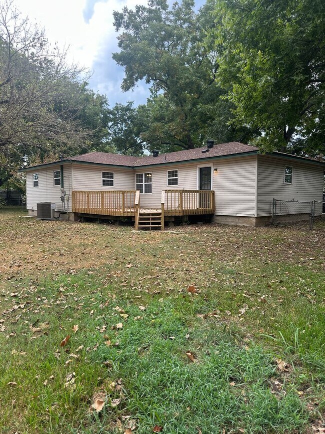 Building Photo - 6 Raleigh Cir