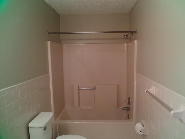 Building Photo - 244 Meadowview Dr
