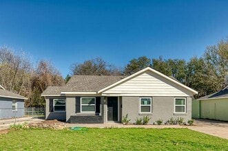 Building Photo - 636 Schieme St