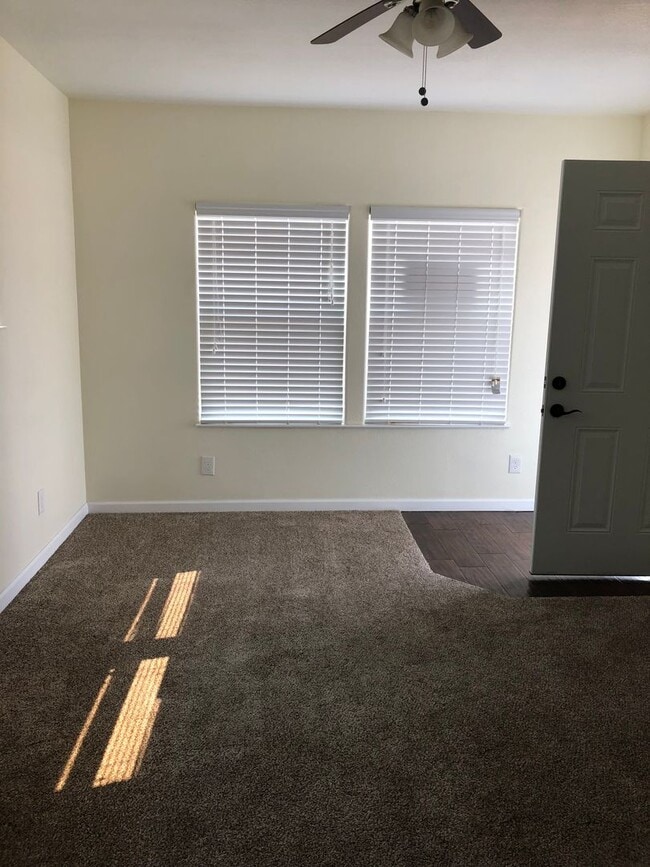 Building Photo - Charming 1 Bedroom Home With Yard