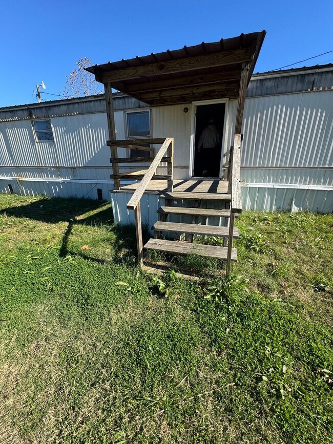 Building Photo - 3 BR 2 Bath 1,280 sq ft singlewide mobile home on 3.09 acres in Lonoke, AR