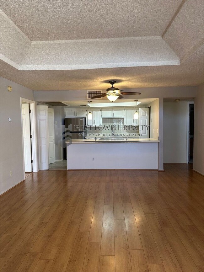 Building Photo - Spacious Remodeled 2 Bed/2Bath Condo!