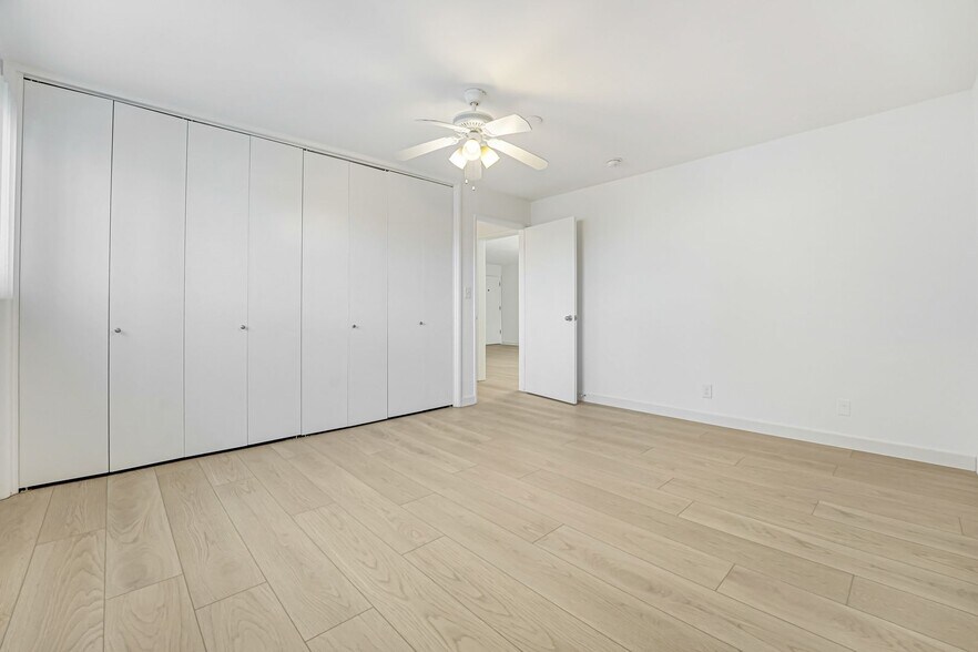 Building Photo - 1723 S Barrington Ave