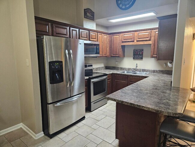 Building Photo - 2711 Greenbriar Dr