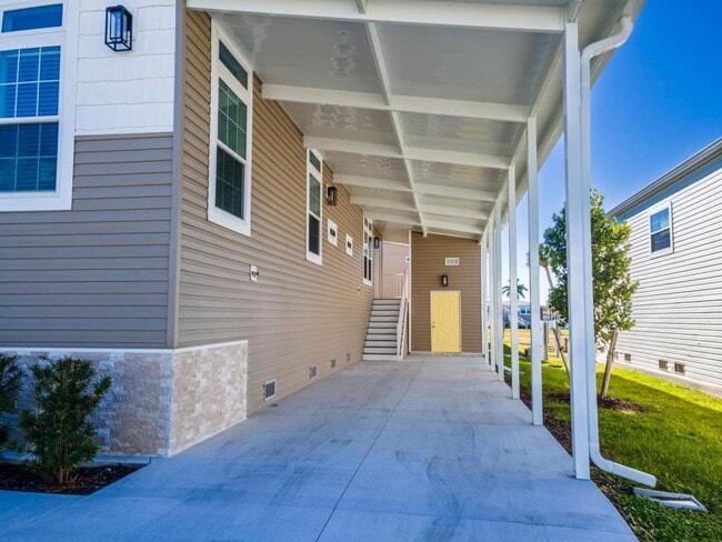 Building Photo - 12581 Coconut Dr