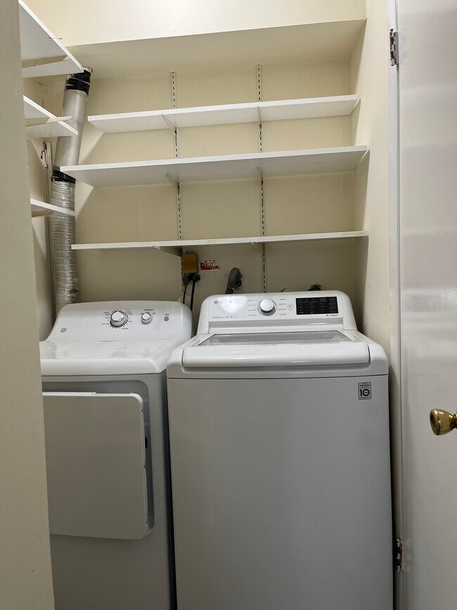 washer/dryer in unit - 23208 Horace Harding Expy