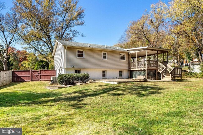 Building Photo - 3101 Burbank Ln