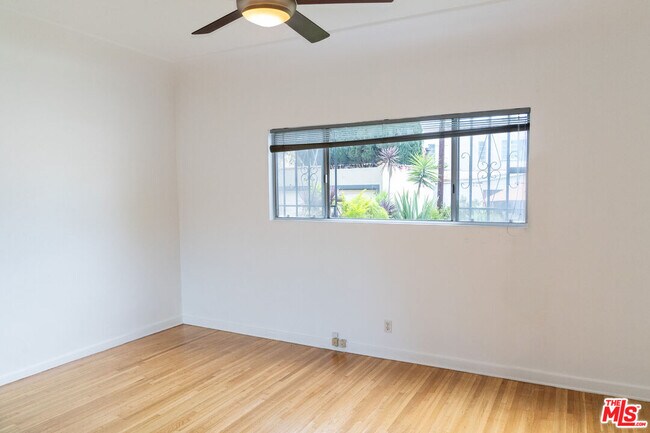 Building Photo - 1211 S Hayworth Ave