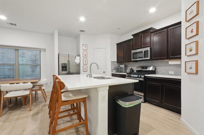 Building Photo - 1107 Cadence Dr