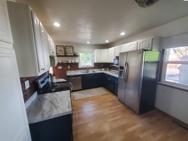 Building Photo - Central kennewick rental